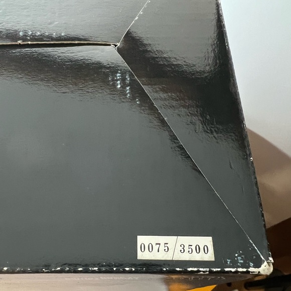 DC Direct Catwoman Hand Painted Porcelain 0075/3500 Jim Lee - Picture 2 of 5